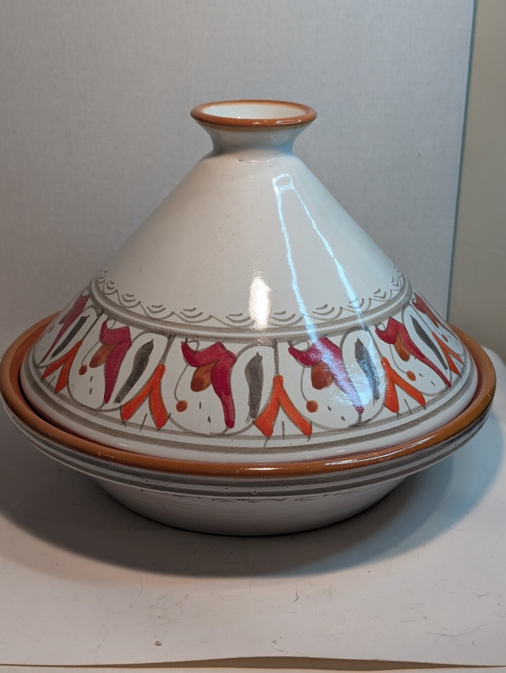 This beautiful tagine is made in Tunisia. Sufned
